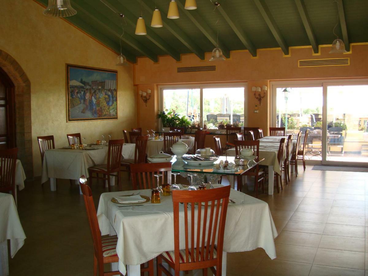 Country Resort Capo Nieddu Santa Caterina Di Pittinuri  Luaran gambar